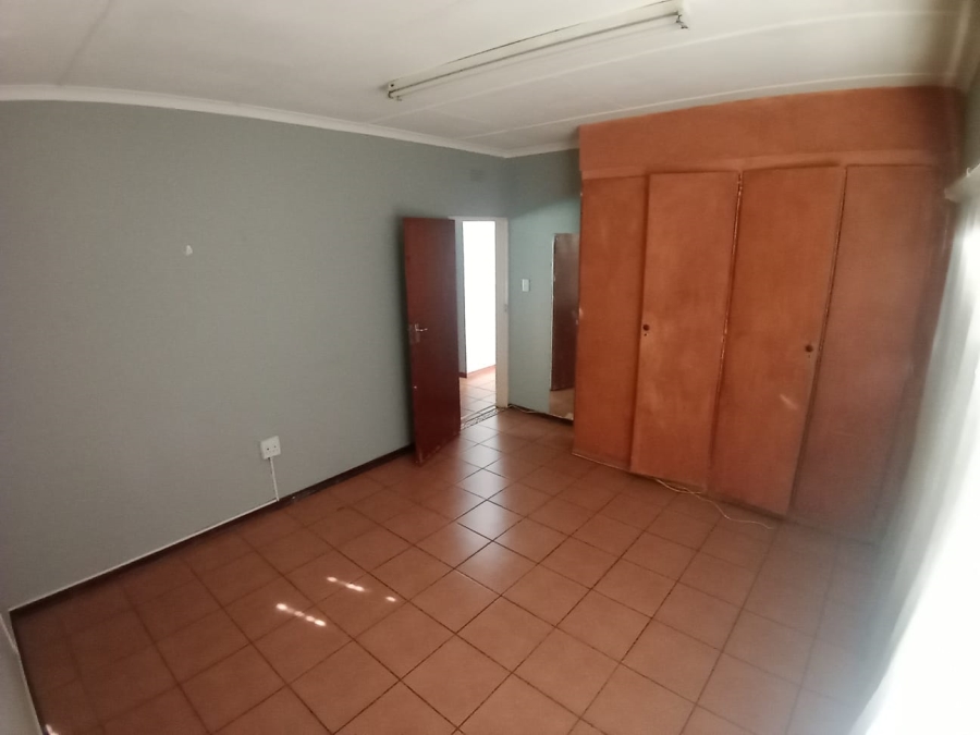 5 Bedroom Property for Sale in Protea Park North West